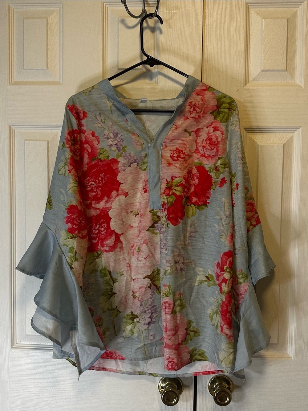 SHEIN Light Blue Floral V-Neck Ruffle Sleeve Top